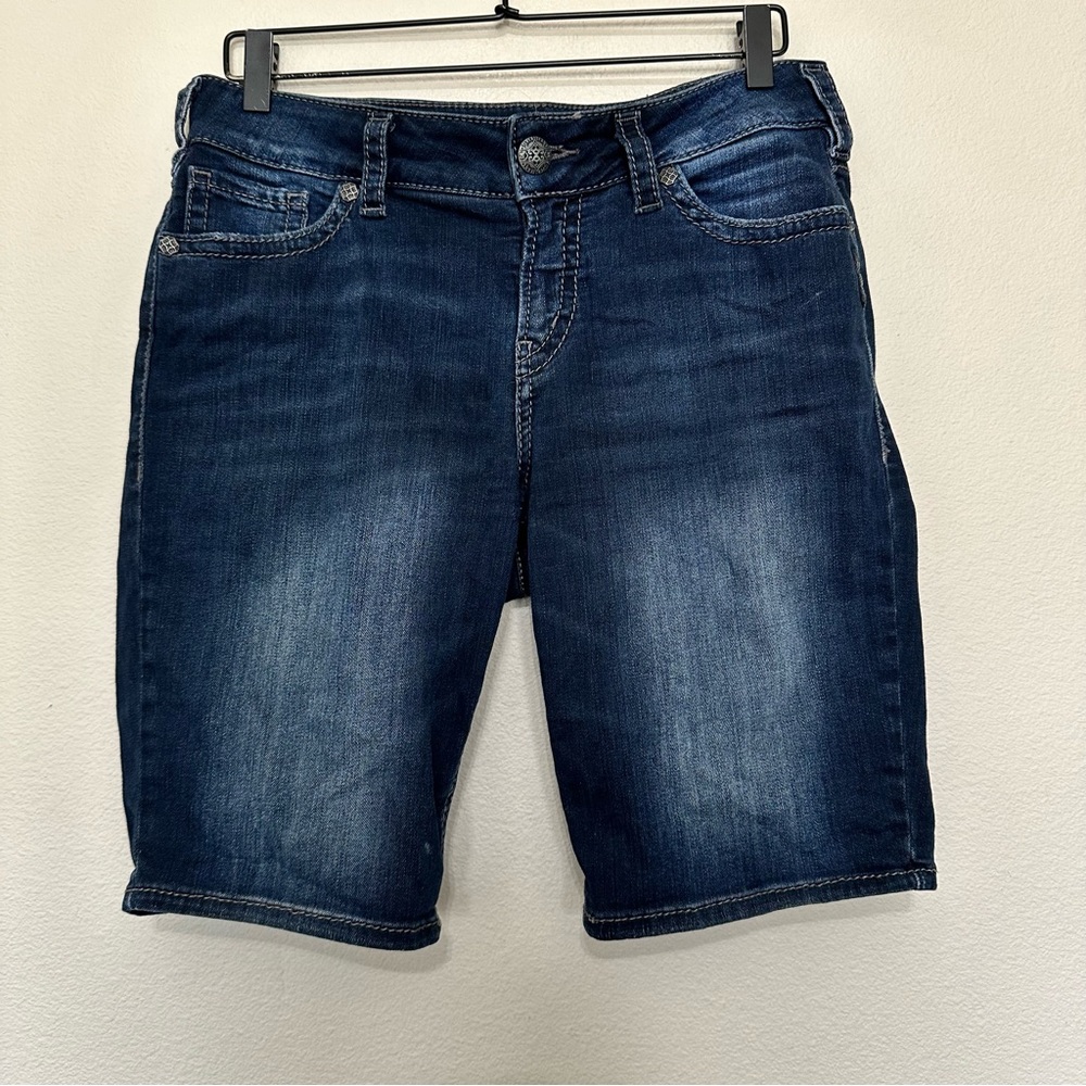 Silver jeans co size 32 waist 11 length suki super stretch dark wash shorts